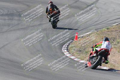 media/Apr-20-2025-AHRMA (Sun) [[393a79c373]]/Race/Group 11 early race/Turn 4b/